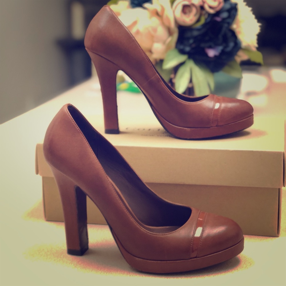 Brown leather Cole Haan pumps